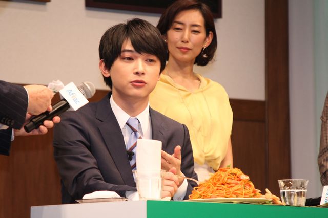 西島秀俊＆吉沢亮のはにかみ笑顔！アフラック新商品発表会（8枚目）