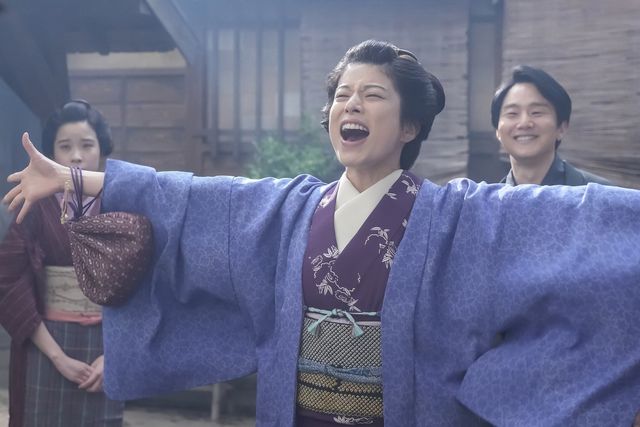 サワ（円井わん）の母（河井青葉）は…朝ドラ「ばけばけ」第80回の場面写真（2枚目）