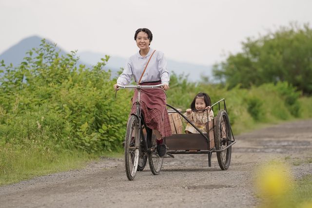 つつましく暮らす日々…「カムカムエヴリバディ」第24回の場面写真（5枚目）