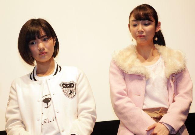 山谷花純らニンニンジャーキャストの目には涙！映画『手裏剣戦隊ニンニンジャーVSトッキュウジャー THE MOVIE 忍者・イン・ワンダーランド』舞台あいさつフォトギャラリー：フォトギャラリー