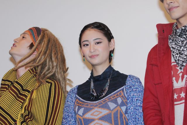 山谷花純らニンニンジャーキャストの目には涙！映画『手裏剣戦隊ニンニンジャーVSトッキュウジャー THE MOVIE 忍者・イン・ワンダーランド』舞台あいさつフォトギャラリー（3枚目）