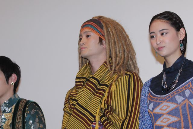 山谷花純らニンニンジャーキャストの目には涙！映画『手裏剣戦隊ニンニンジャーVSトッキュウジャー THE MOVIE 忍者・イン・ワンダーランド』舞台あいさつフォトギャラリー（4枚目）