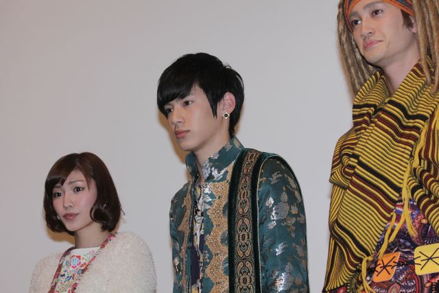 山谷花純らニンニンジャーキャストの目には涙！映画『手裏剣戦隊ニンニンジャーVSトッキュウジャー THE MOVIE 忍者・イン・ワンダーランド』舞台あいさつフォトギャラリー（5枚目）