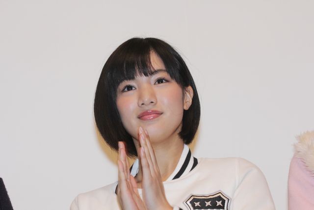 山谷花純らニンニンジャーキャストの目には涙！映画『手裏剣戦隊ニンニンジャーVSトッキュウジャー THE MOVIE 忍者・イン・ワンダーランド』舞台あいさつフォトギャラリー（9枚目）