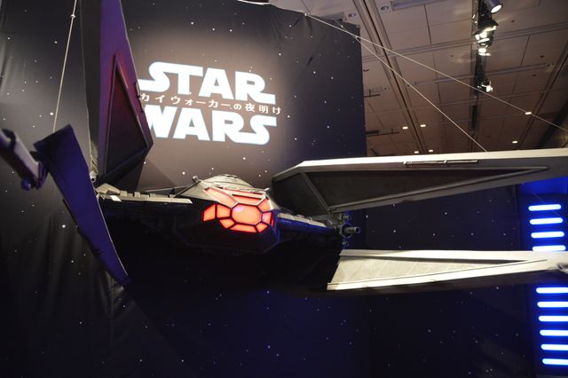 井波彫刻による映画ポスターも！「最後のスター・ウォーズ」展、会場の様子（4枚目）