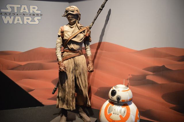 井波彫刻による映画ポスターも！「最後のスター・ウォーズ」展、会場の様子（5枚目）