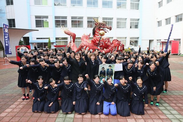 本田翼、キュートな制服姿！フォトギャラリー（4枚目）