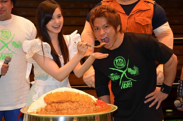 串田アキラ、後楽園ホールのリング上で「ギャバン」熱唱に、三沢ファンも涙！　画像ギャラリー：フォトギャラリー