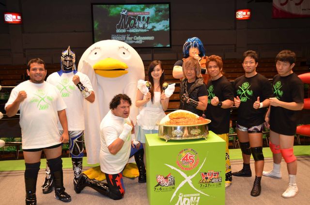 串田アキラ、後楽園ホールのリング上で「ギャバン」熱唱に、三沢ファンも涙！　画像ギャラリー（5枚目）