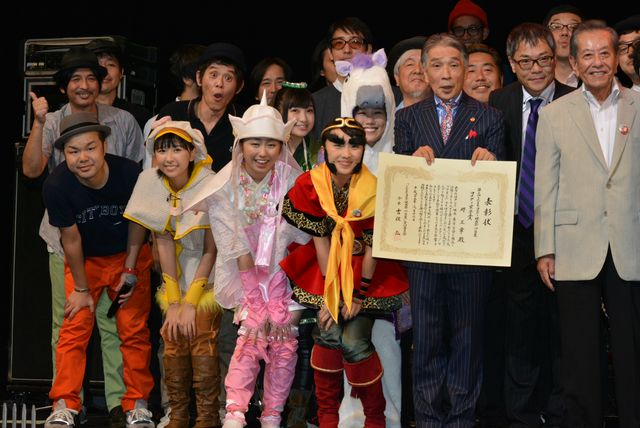 堺正章、コメディ栄誉賞受賞！　西遊記衣装で参加の「ももクロ」らの祝福に感無量の表情！　画像ギャラリー（9枚目）