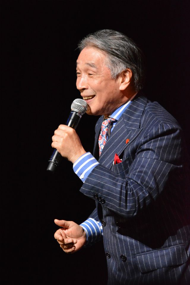 堺正章、コメディ栄誉賞受賞！　西遊記衣装で参加の「ももクロ」らの祝福に感無量の表情！　画像ギャラリー（12枚目）