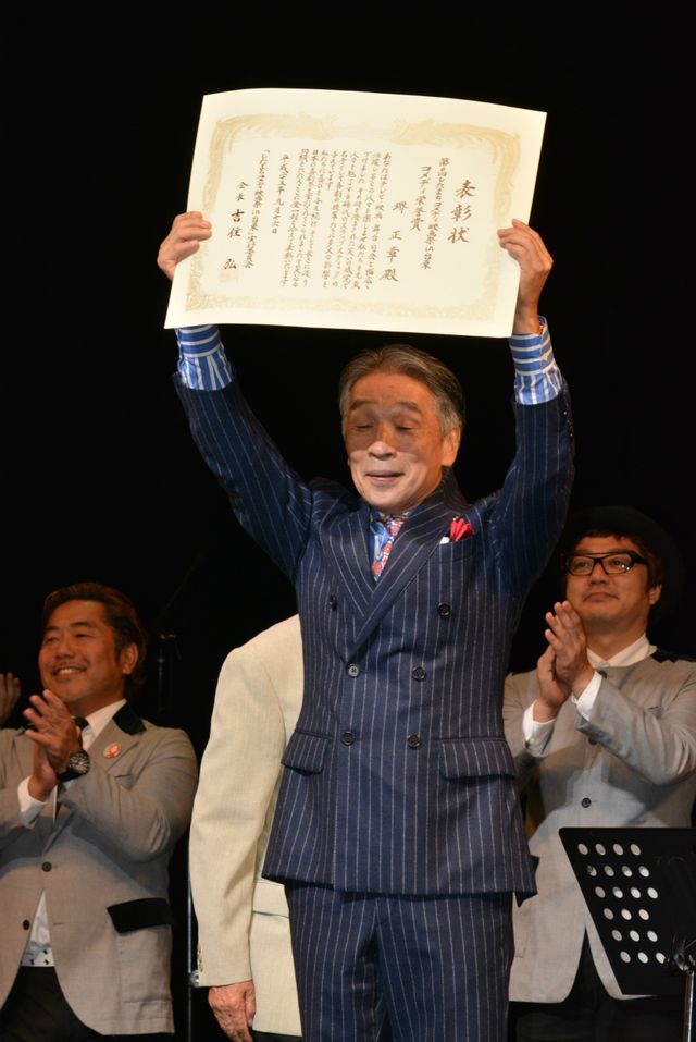 堺正章、コメディ栄誉賞受賞！　西遊記衣装で参加の「ももクロ」らの祝福に感無量の表情！　画像ギャラリー（17枚目）