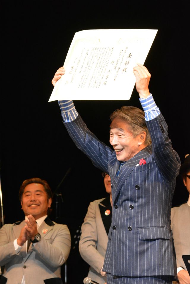 堺正章、コメディ栄誉賞受賞！　西遊記衣装で参加の「ももクロ」らの祝福に感無量の表情！　画像ギャラリー（18枚目）