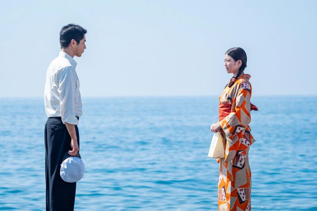 険しい表情の嵩（北村匠海）と蘭子（河合優実）…朝ドラ「あんぱん」第14回（5枚目）