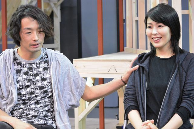 松たか子＆森山未來、汗ほとばしる稽古風景公開！舞台「メトロポリス」（2枚目）