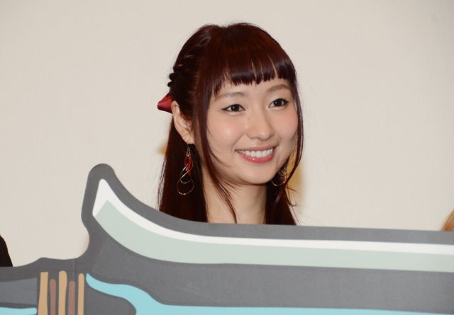 戸松遥、ピンクのドレスで可愛すぎる!『劇場版 ソードアート・オンライン -オーディナル・スケール-』初日舞台あいさつフォトギャラリー:フォトギャラリー