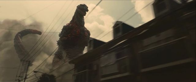 ゴジラから逃げるお父さん…ソフトバンク新CM「いい買物の日　襲来」編フォトギャラリー（2枚目）