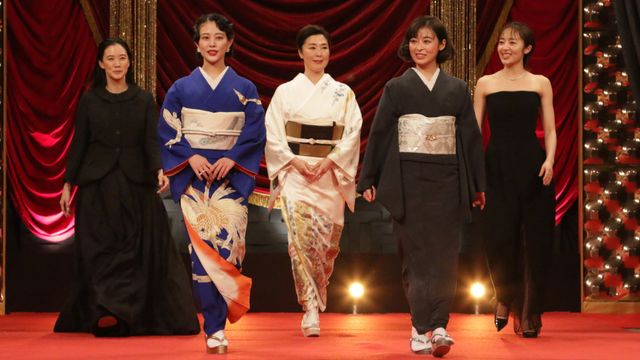 レッドカーペットに登場した優秀助演女優賞の受賞者たち