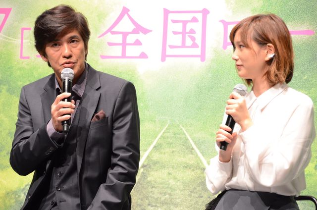佐藤浩市、本田翼にデレデレ!?映画『起終点駅　ターミナル』完成会見フォトギャラリー（3枚目）