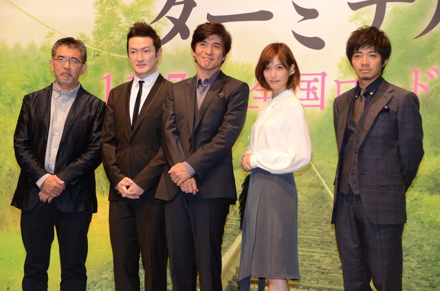 佐藤浩市、本田翼にデレデレ!?映画『起終点駅　ターミナル』完成会見フォトギャラリー（15枚目）