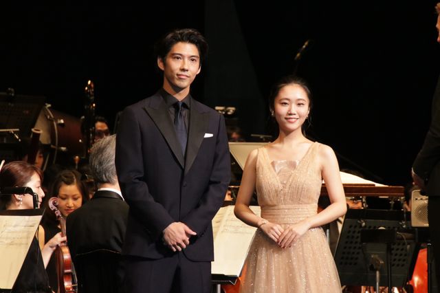 賀来賢人＆門山葉子、フルオーケストラをバックにデュエット！：フォトギャラリー