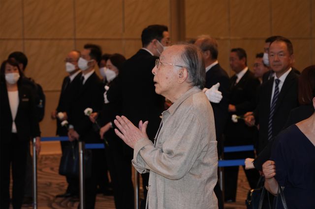 井ノ原快彦、北大路欣也、斉藤由貴、沢口靖子、東山紀之ら参列　東映「手塚治　お別れの会」：フォトギャラリー