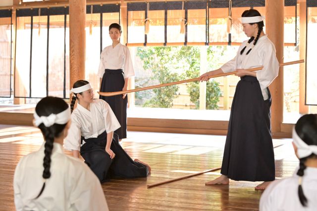 うさ子（志田彩良）がのぶ（今田美桜）に勝つ…朝ドラ「あんぱん」第25回：フォトギャラリー