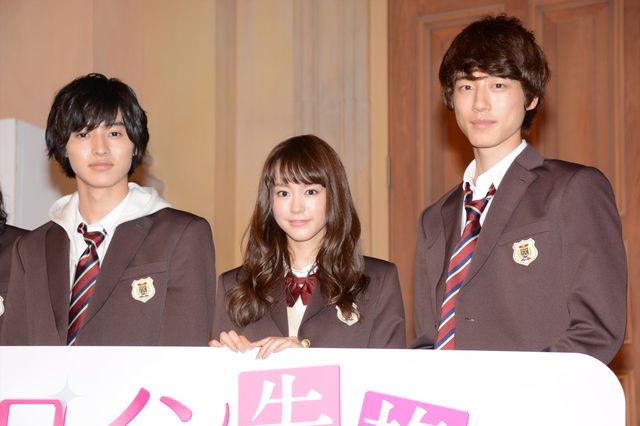 桐谷美玲は“ギリギャル”?!　25歳の制服姿は「ギリギリアウト」　画像ギャラリー（3枚目）