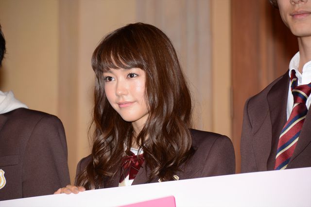 桐谷美玲は“ギリギャル”?!　25歳の制服姿は「ギリギリアウト」　画像ギャラリー（5枚目）