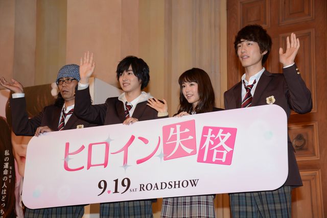 桐谷美玲は“ギリギャル”?!　25歳の制服姿は「ギリギリアウト」　画像ギャラリー（6枚目）