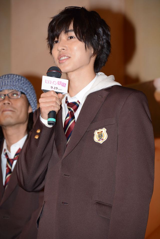 桐谷美玲は“ギリギャル”?!　25歳の制服姿は「ギリギリアウト」　画像ギャラリー（9枚目）