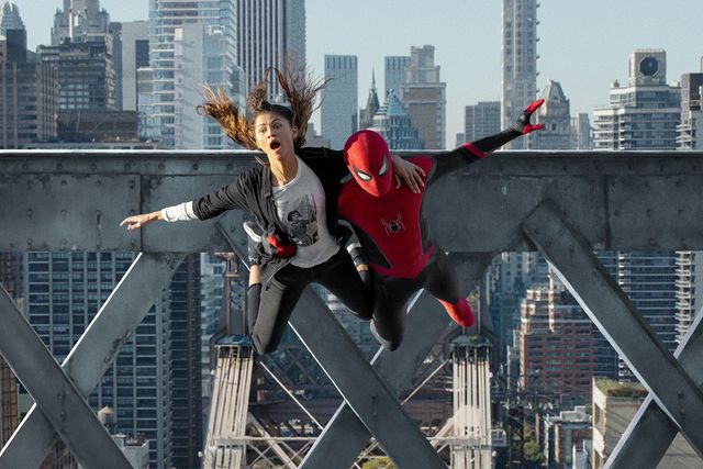 スパイダーマンを見守るドクター・ストレンジ…『スパイダーマン:ノー・ウェイ・ホーム』場面写真(2枚目)