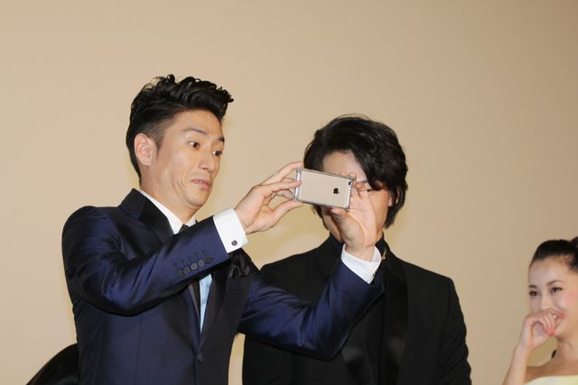 山田孝之がざわちんに!?『新宿スワン』初日舞台あいさつ【フォトギャラリー】（3枚目）