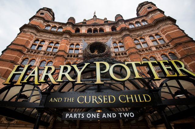 写真は「ハリー・ポッターと呪いの子」を上演しているロンドンのパレス・シアター