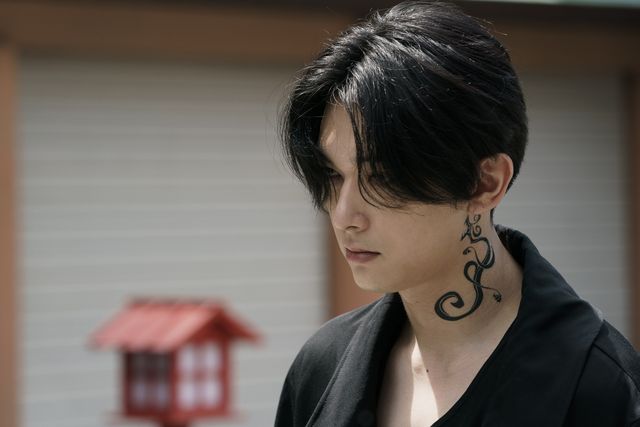 首元に龍のタトゥー…『東京リベンジャーズ』吉沢亮“マイキー”ビジュアル（3枚目）