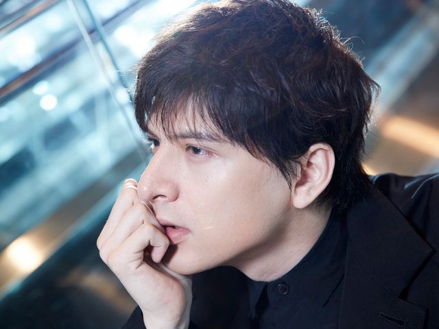 鋭く美しい眼差しに吸い込まれる…【インタビューカット集】（2枚目）