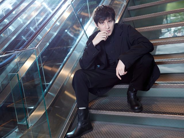 鋭く美しい眼差しに吸い込まれる…【インタビューカット集】（3枚目）