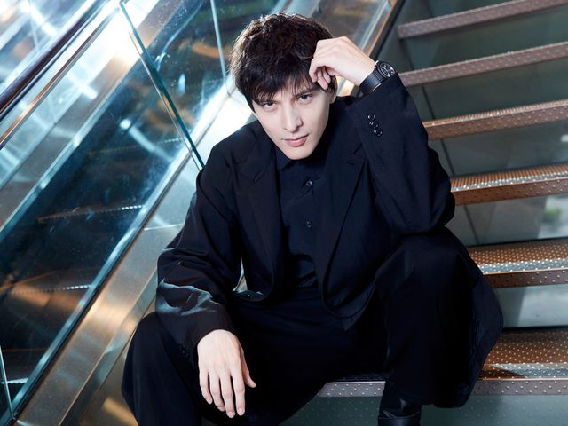 鋭く美しい眼差しに吸い込まれる…【インタビューカット集】（6枚目）