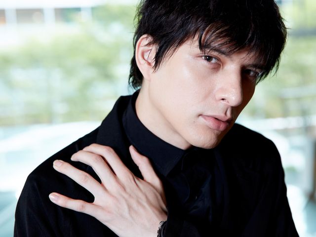 鋭く美しい眼差しに吸い込まれる…【インタビューカット集】（7枚目）