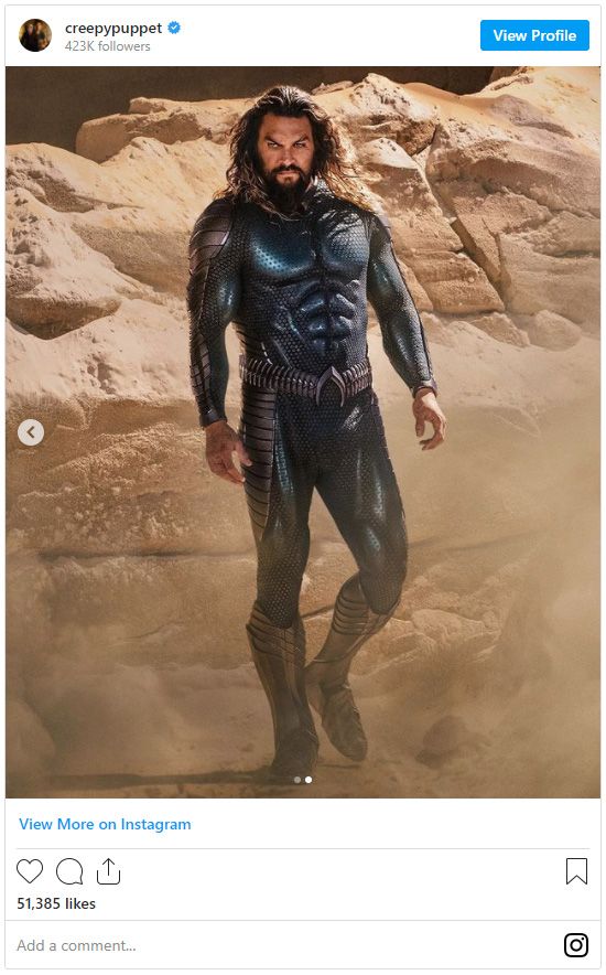 アクアマンのスーツを比較（2枚目）