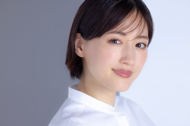 透き通るよう…綾瀬はるか【インタビューカット集】：フォトギャラリー