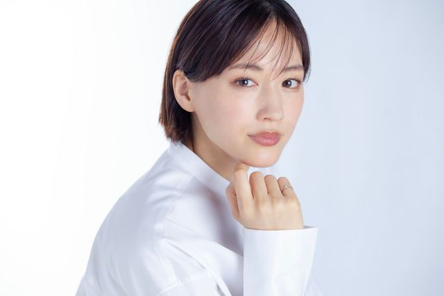 透き通るよう…綾瀬はるか【インタビューカット集】（2枚目）