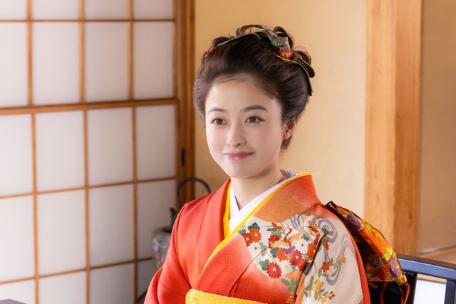 橋本環奈、大阪万博コンパニオンに!ドラマプレミアム「万博の太陽」場面写真:フォトギャラリー