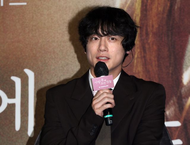 坂口健太郎＆イ・セヨン「愛のあとにくるもの」制作発表会の様子（10枚目）