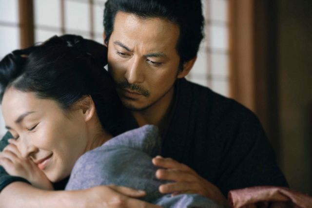 岡田准一と麻生久美子が夫婦役『散り椿』