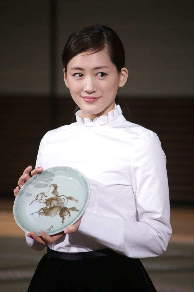 綾瀬はるか、岡田准一に気丈にエール！大河ドラマ主演バトンタッチセレモニー　フォトギャラリー（2枚目）