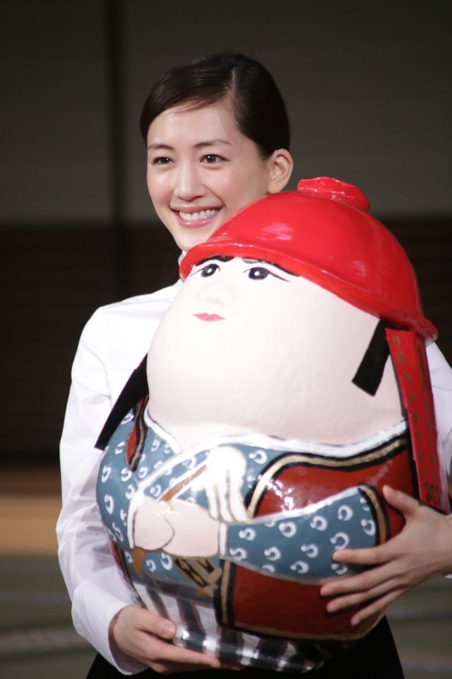 綾瀬はるか、岡田准一に気丈にエール！大河ドラマ主演バトンタッチセレモニー　フォトギャラリー（3枚目）