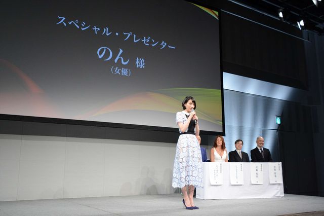 のん、スケスケワンピで登場！「スターチャンネル映画予告編大賞」授賞式ギャラリー（4枚目）