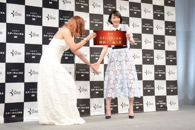 のん、スケスケワンピで登場！「スターチャンネル映画予告編大賞」授賞式ギャラリー（7枚目）