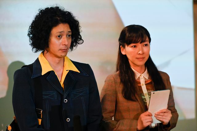 「時効警察はじめました」で12年ぶりに三日月しずかを演じる麻生久美子（右）